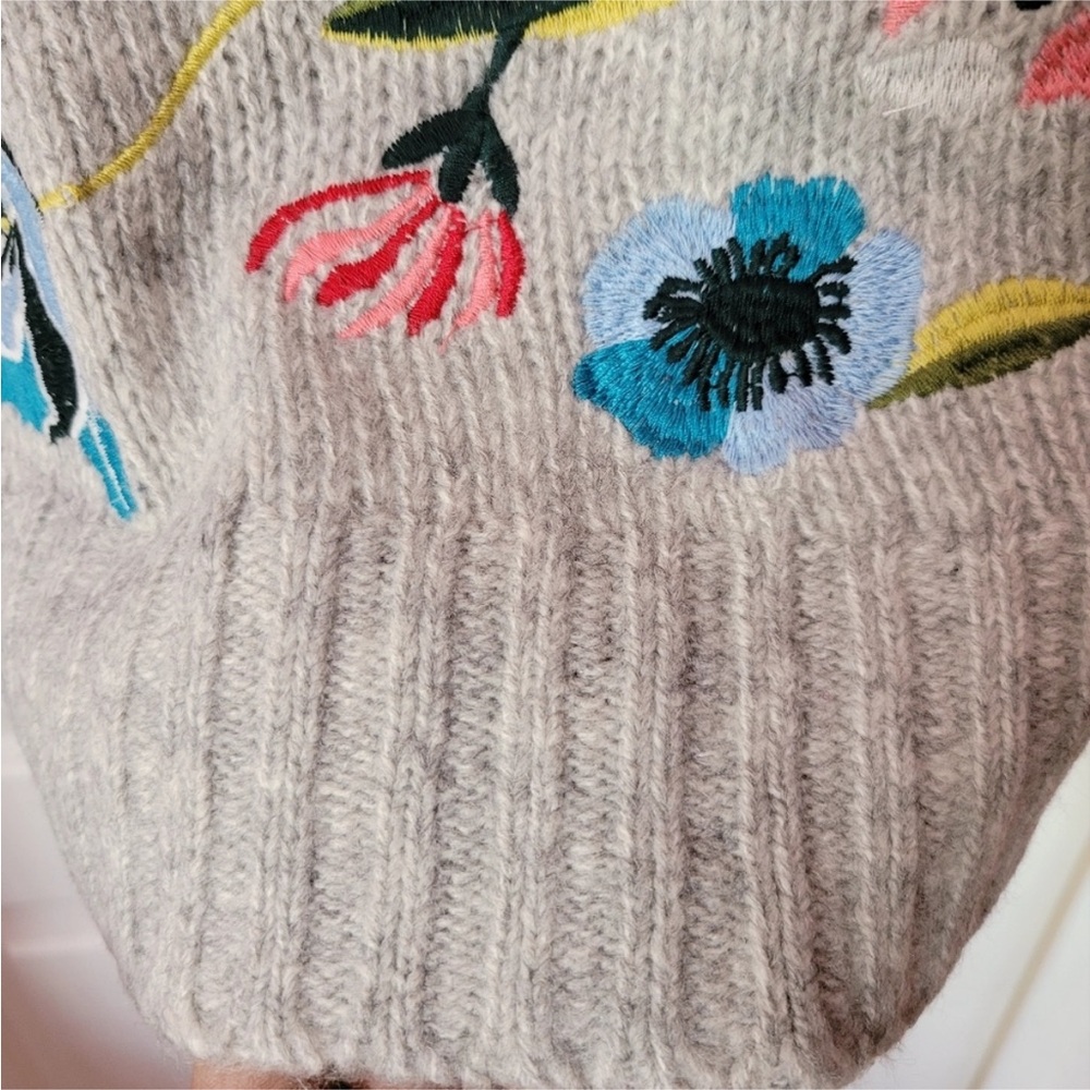 Romeo & Juliet Couture Sweater - Picture 6 of 8